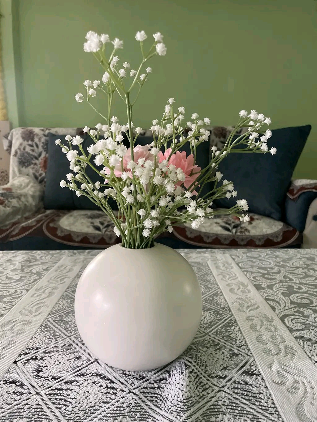 Modern Minimalist Round Spherical Ceramic Flower Vase (13 cm White