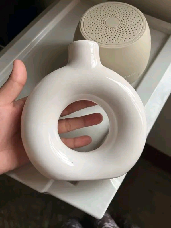 Modern Minimalist Ceramic Donut Vase (15 cm)