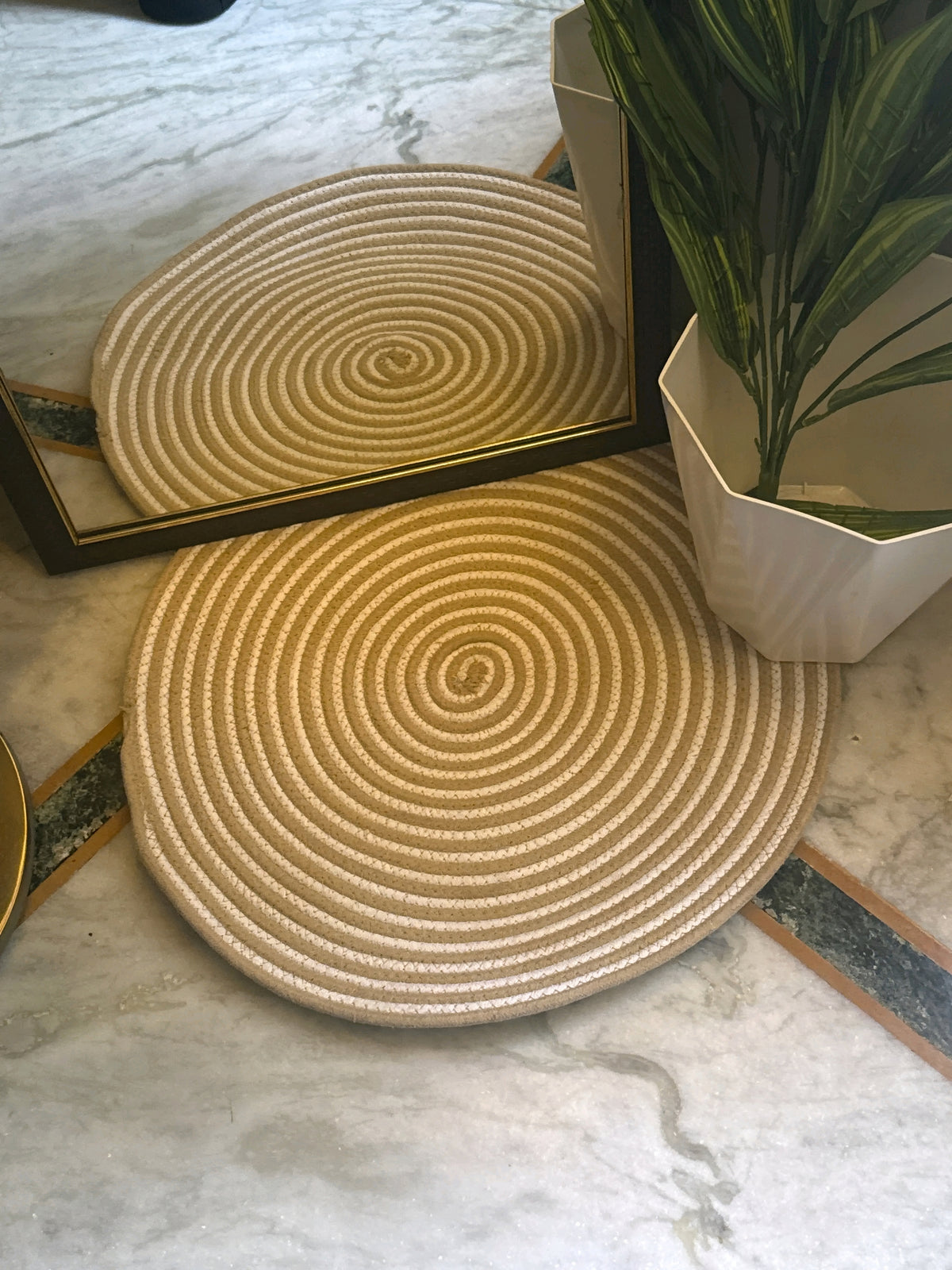 Handmade Round Natural Braided Jute Carpet Rug - Eco-Friendly Boho Floor Mat for Living Room, Bedroom & Balcony (80x80 cm, Off-White & Natural)