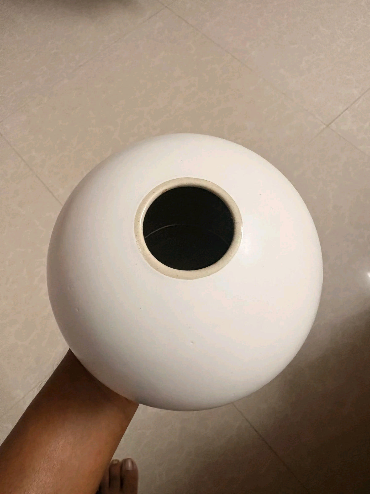 Modern Minimalist Round Spherical Ceramic Flower Vase (13 cm White