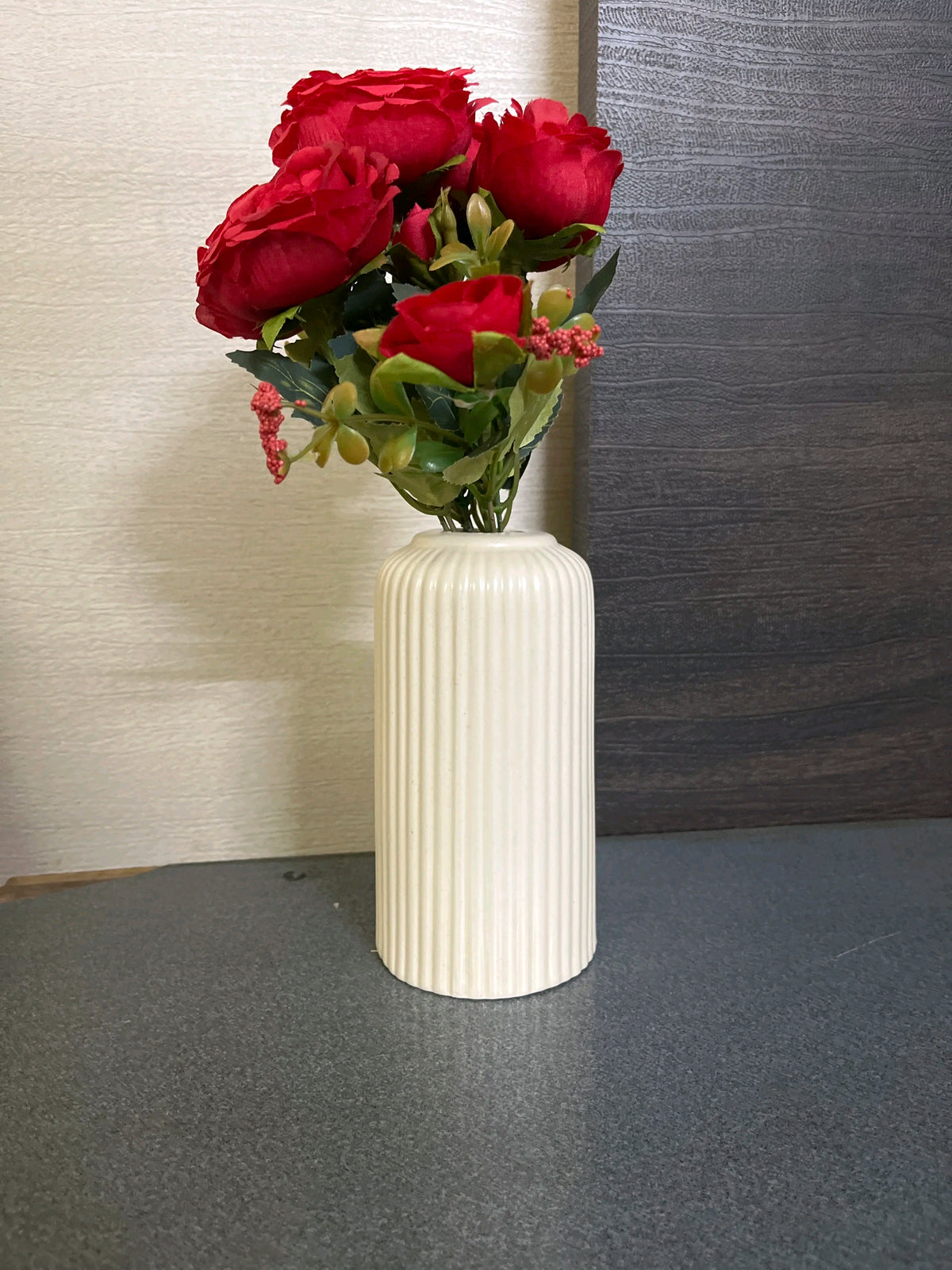 Vintage White Ribbed Ceramic Flower Vase (6 Inch)